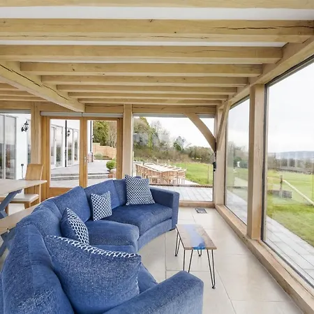 بيت للعطل Large House With Hot Tub & Panoramic Lake Views بريستول