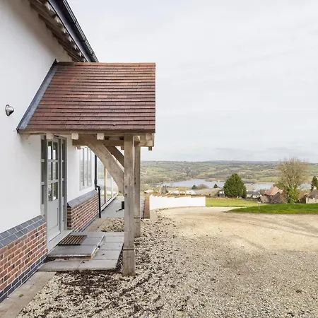Hébergement de vacances Large House With Hot Tub & Panoramic Lake Views
