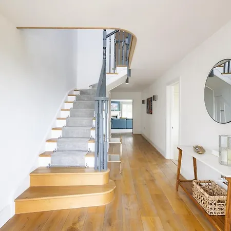 Hébergement de vacances Large House With Hot Tub & Panoramic Lake Views