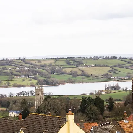 Large House With Hot Tub & Panoramic Lake Views Bristol